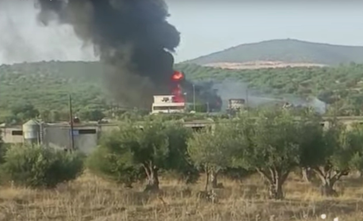Εύβοια: Τέθηκε υπό έλεγχο η μεγάλη φωτιά σε εργοστάσιο στην Αυλίδα