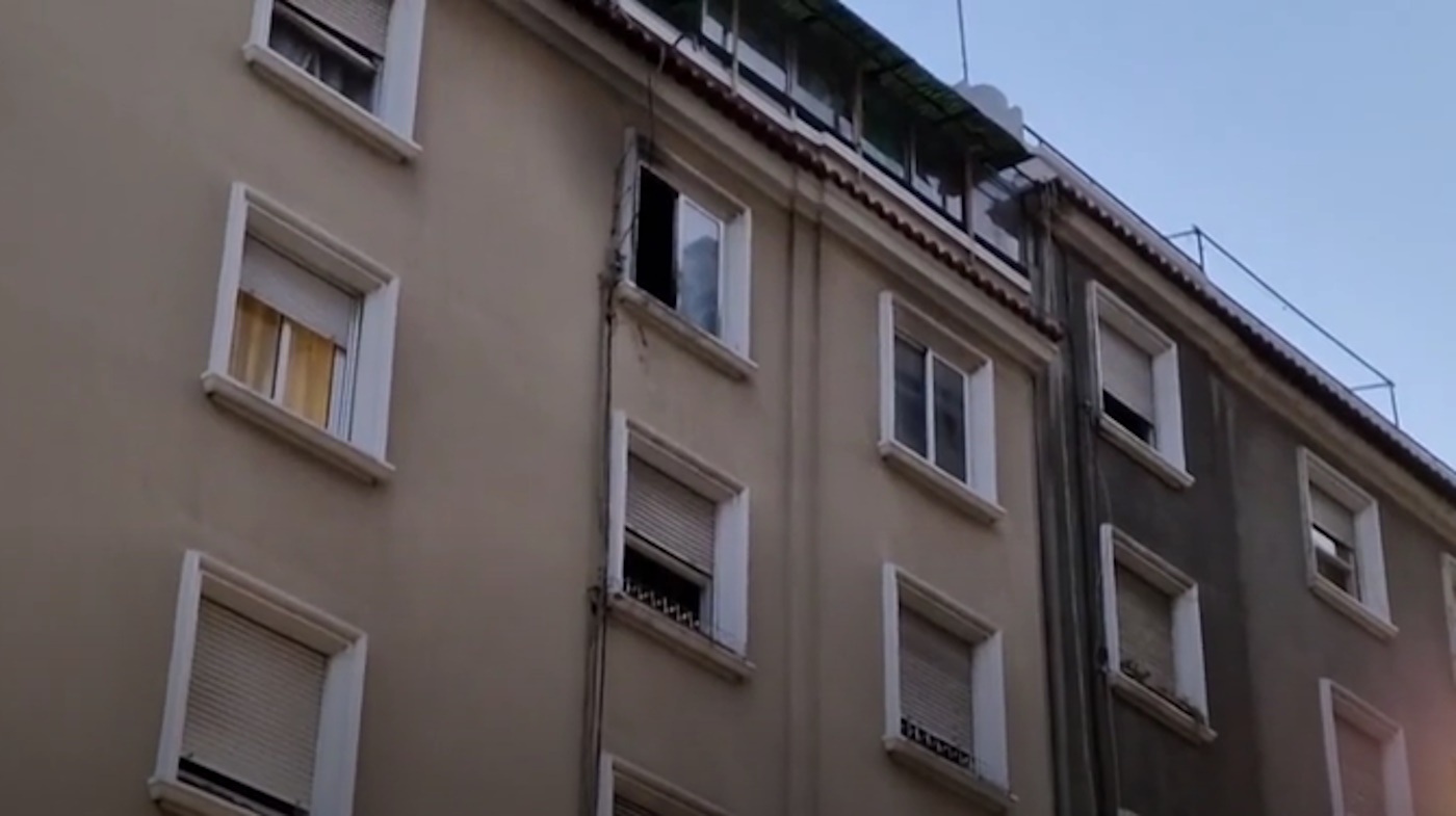 Ισπανία: Μητέρα με τα τρία παιδιά της έχασαν τη ζωή τους σε φωτιά σε πολυκατοικία στο Βίγο
