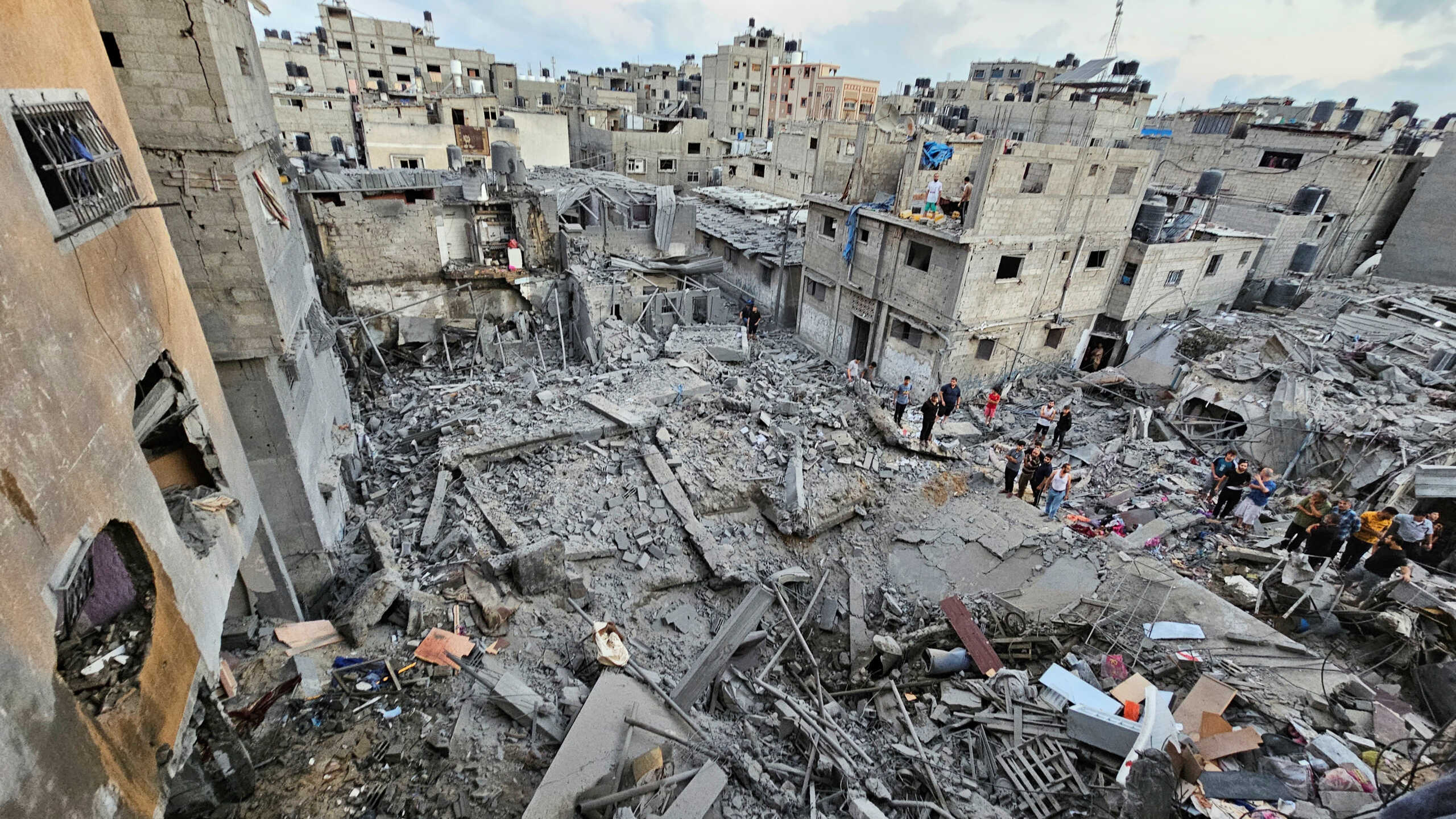 Palestinians gather at site of Israeli strikes on houses in Jabalia in the northern Gaza Strip, October 19, 2023. REUTERS