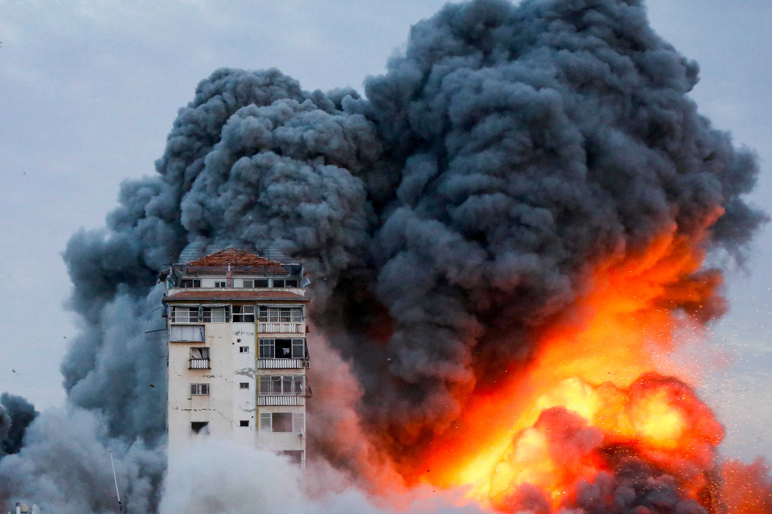 Smoke and flames billow after Israeli forces struck a high-rise tower in Gaza City, October 7, 2023. REUTERS