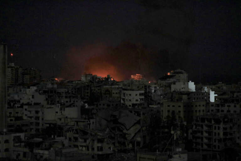 «Εννιά στρατιώτες νεκροί» λέει το Ισραήλ, ξανά χωρίς τηλεπικοινωνίες η Γάζα - Παραιτήθηκε αξιωματούχος του ΟΗΕ καταγγέλλοντας γενοκτονία