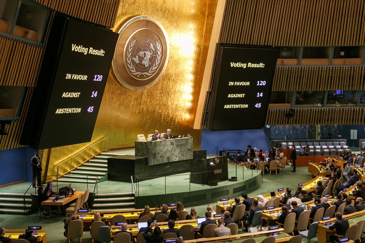 epaselect epa10943591 The United Nations General Assembly views the final results of a vote during an emergency session on a non-binding resolution calling for an immediate cease-fire in the Gaza Strip at United Nations headquarters in New York, New York, USA, 27 October 2023. The resolution was ultimately adopted. More than 7,000 Palestinians and at least 1,300 Israelis have been killed, according to the Israel Defense Forces (IDF) and the Palestinian health authority, since Hamas militants launched an attack against Israel from the Gaza Strip on 07 October, and the Israeli operations in Gaza and the West Bank which followed it.  32571  EPA