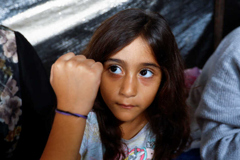 Παιδιά στη Γάζα φορούν βραχιόλια για να αναγνωρίζονται αν σκοτωθούν από βομβαρδισμό
