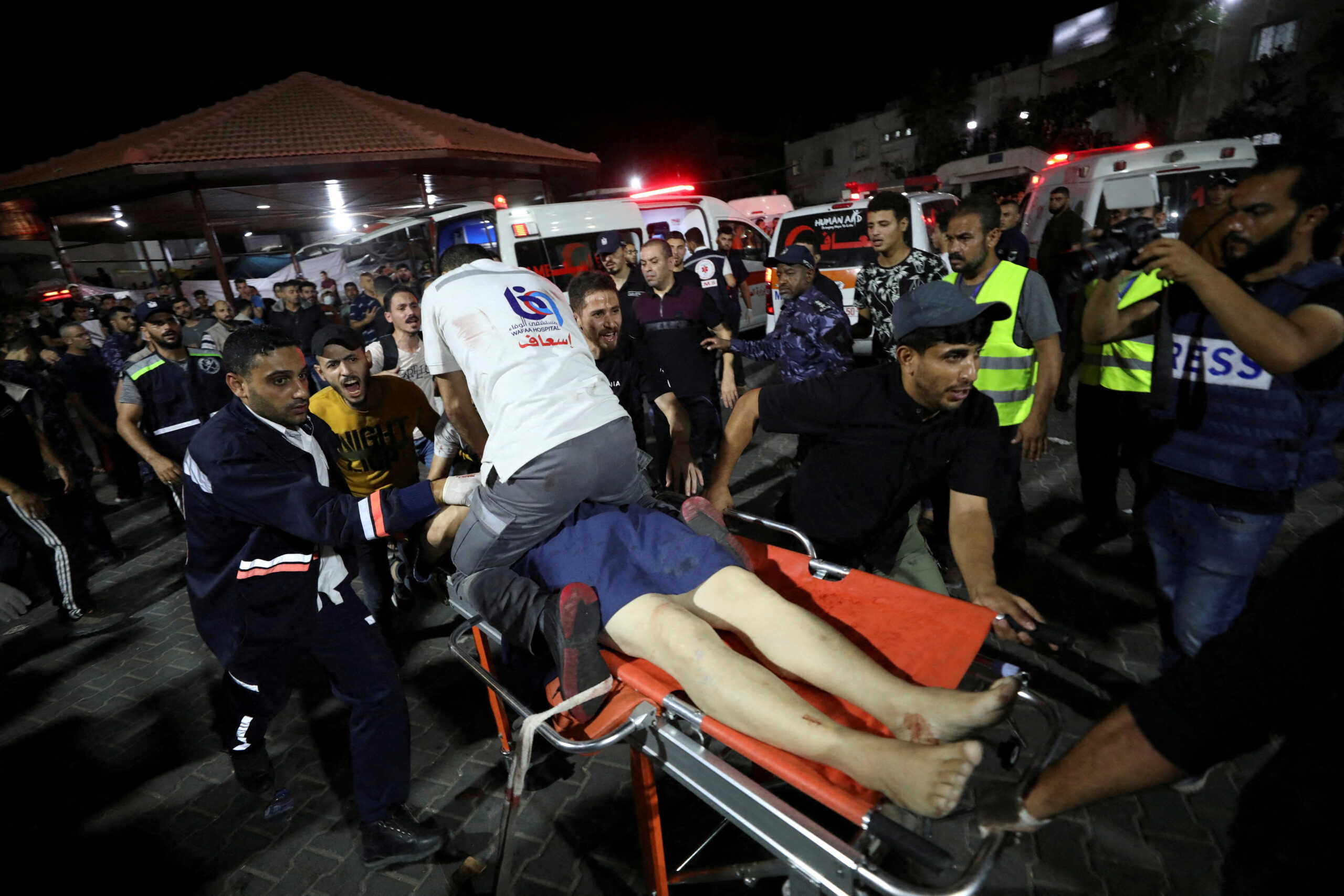 Πόλεμος στο Ισραήλ: Αλληλοκατηγορίες Χαμάς και Ισραήλ για τη σφαγή στο νοσοκομείο της Γάζας – Εικόνες φρίκης