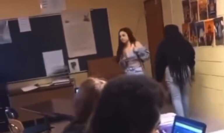 Μαθήτρια στις ΗΠΑ πέταξε καρέκλα στο κεφάλι καθηγήτριας - Η στιγμή της επίθεσης
