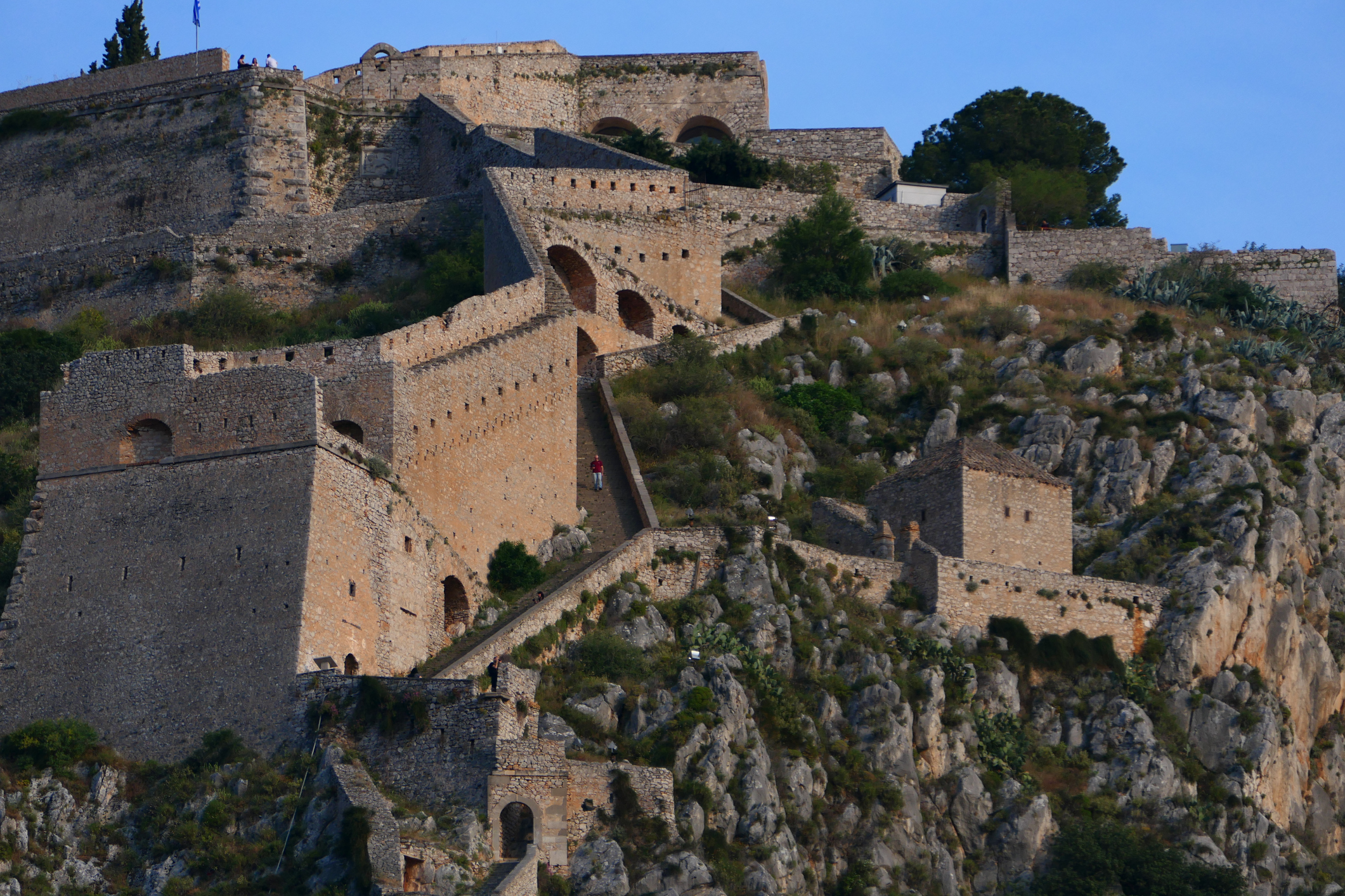 Ταξίδι στην Ιστορία μέσα από πέντε εμβληματικά κάστρα της Ελλάδας