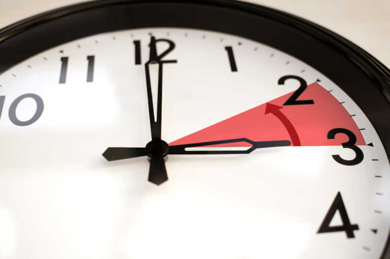 Αλλαγή ώρας 2023: Άλλαξε και τα ρολόγια «γύρισαν» μια ώρα πίσω