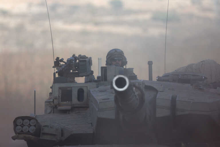 Στη δεύτερη φάση ο πόλεμος - Ο ισραηλινός στρατός ετοιμάζεται για τη «μητέρα όλων των μαχών» στη Γάζα - Συγκλονιστικά πλάνα