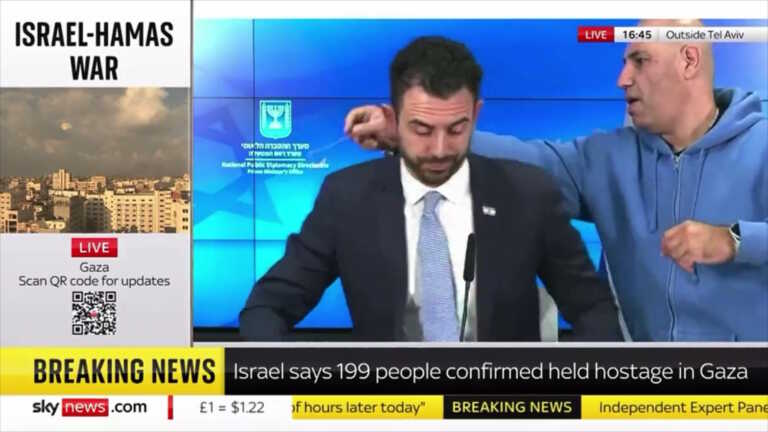 Η στιγμή που εκπρόσωπος της ισραηλινής κυβέρνησης φεύγει από live επειδή ακούγονται οι σειρήνες