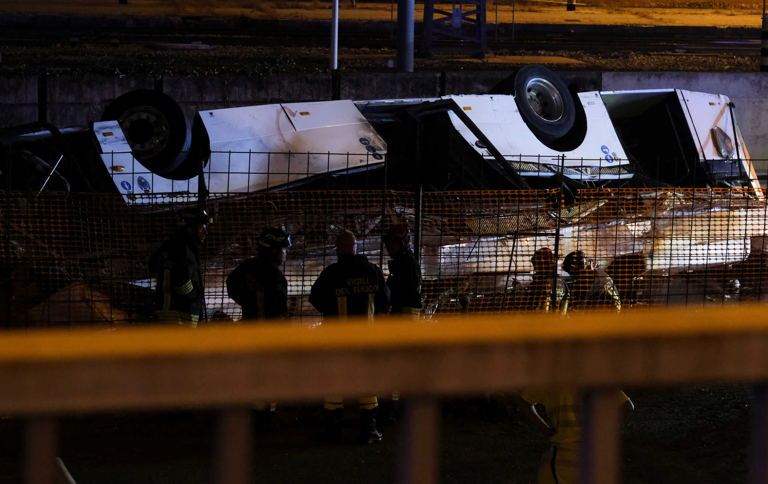 Βενετία: Έτσι έπεσε το λεωφορείο από τη γέφυρα – Νεκροί 21 άνθρωποι, 4 χαροπαλεύουν