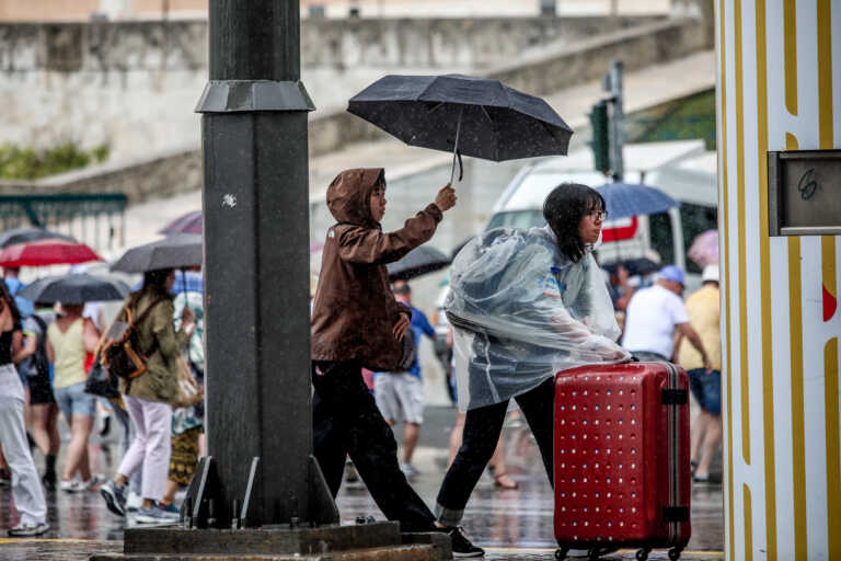 Ισχυρές βροχές και καταιγίδες από το μεσημέρι - Έκτακτο δελτίο επιδείνωσης καιρού
