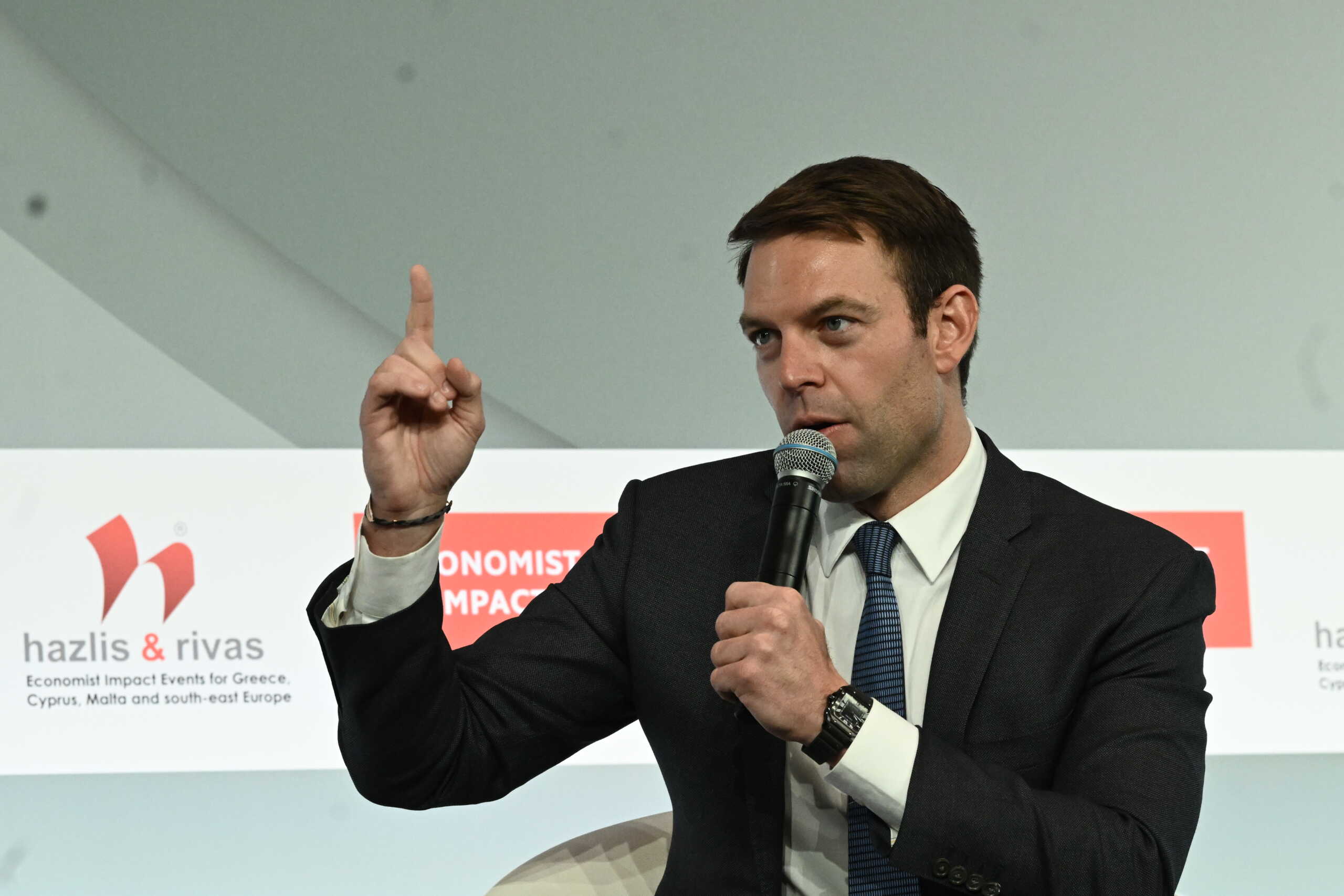 27η Συζήτηση Στρογγυλής Τραπέζης του Economist με την Ελληνική Κυβέρνηση. Ομιλία του Προέδρου του ΣΥΡΙΖΑ Προοδευτική Συμμαχία Στέφανου Κασσελάκη. Πέμπτη 26 Οκτωβρίου 2023  (ΤΑΤΙΑΝΑ ΜΠΟΛΑΡΗ