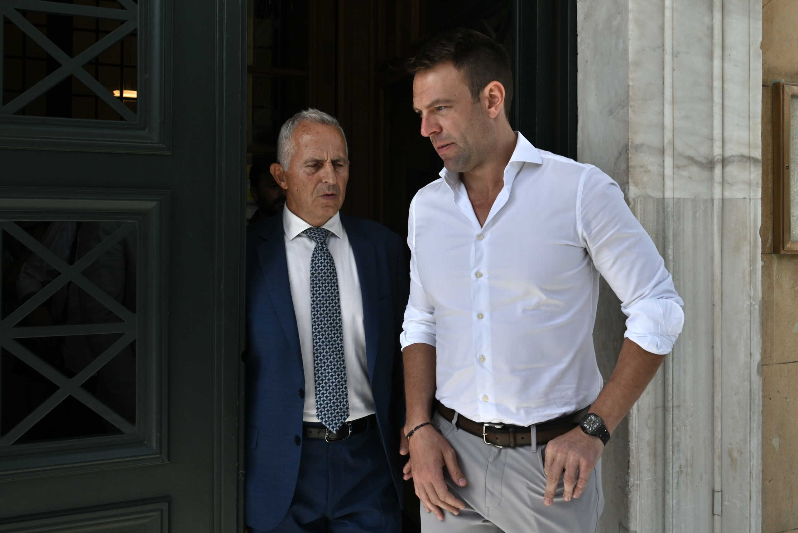 Συνάντηση του νέου προέδρου του ΣΥΡΙΖΑ - Προοδευτική Συμμαχία Στέφανου Κασσελάκη με τον πρώην πρωθυπουργό και επί 15 χρόνια πρόεδρο του κόμματος Αλέξη Τσίπρα, Δευτέρα 25 Σεπτεμβρίου 2023. 
(ΤΑΤΙΑΝΑ ΜΠΟΛΑΡΗ