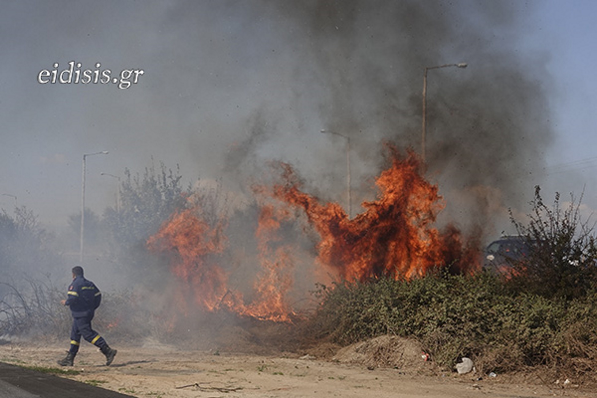 Κιλκίς: Βίντεο από τη φωτιά που απείλησε το βιομηχανικό πάρκο της Νέας Καβάλας
