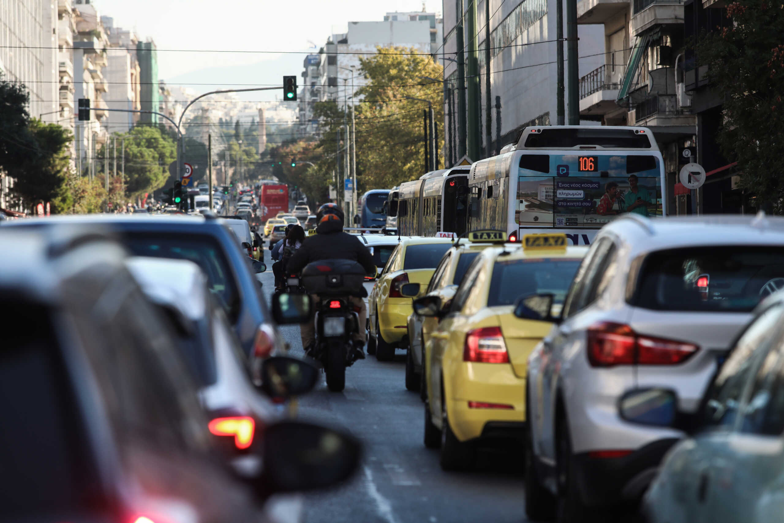 Πρώτη ημέρα εφαρμογής του Δακτυλίου στην Αθήνα, Δευτέρα 10 Οκτωβρίου 2022. Στιγμιότυπο από την Λεωφόρο Συγγρού. 
(ΓΙΑΝΝΗΣ ΠΑΝΑΓΟΠΟΥΛΟΣ