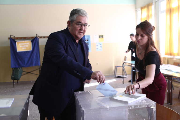 Ψήφισε στην Νέα Ιωνία ο Δημήτρης Κουτσούμπας - Αισιοδοξία για τους 6 Δήμους που διεκδικεί η Λαϊκή Συσπείρωση