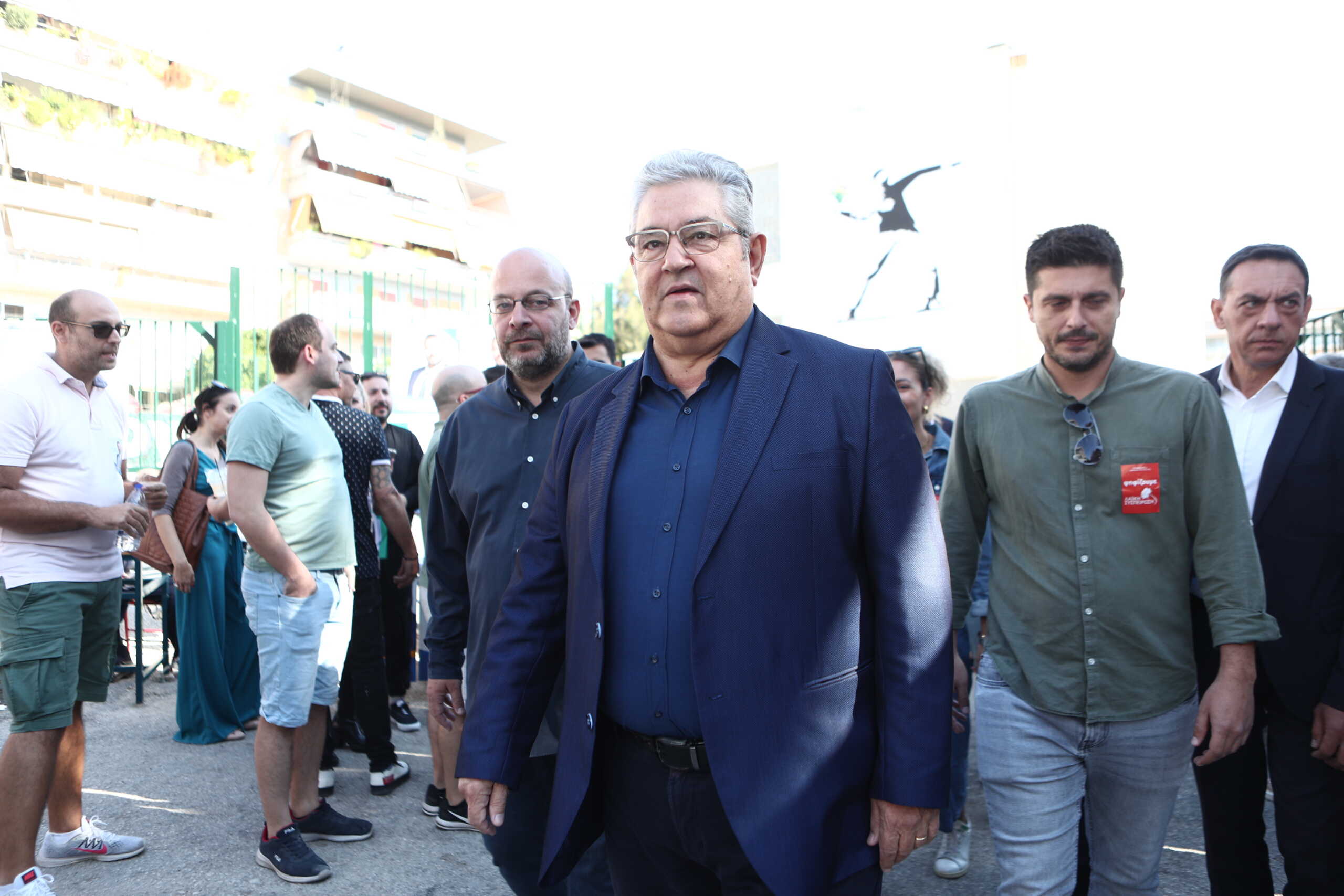 Ψηφοφορία για τις αυτοδιοικητικές εκλογές από τον Γενικό Γραμματέα της Κεντρικής Επιτροπής του ΚΚΕ Δημήτρη Κουτσούμπα, Κυριακή 8 Οκτωβρίου 2023. 
(ΣΩΤΗΡΗΣ ΔΗΜΗΤΡΟΠΟΥΛΟΣ