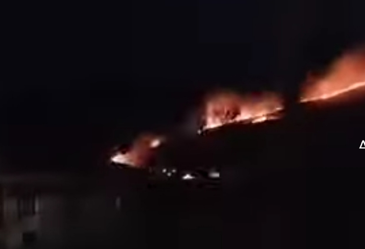 Φωτιά κοντά σε στρατόπεδο στην Κοζάνη