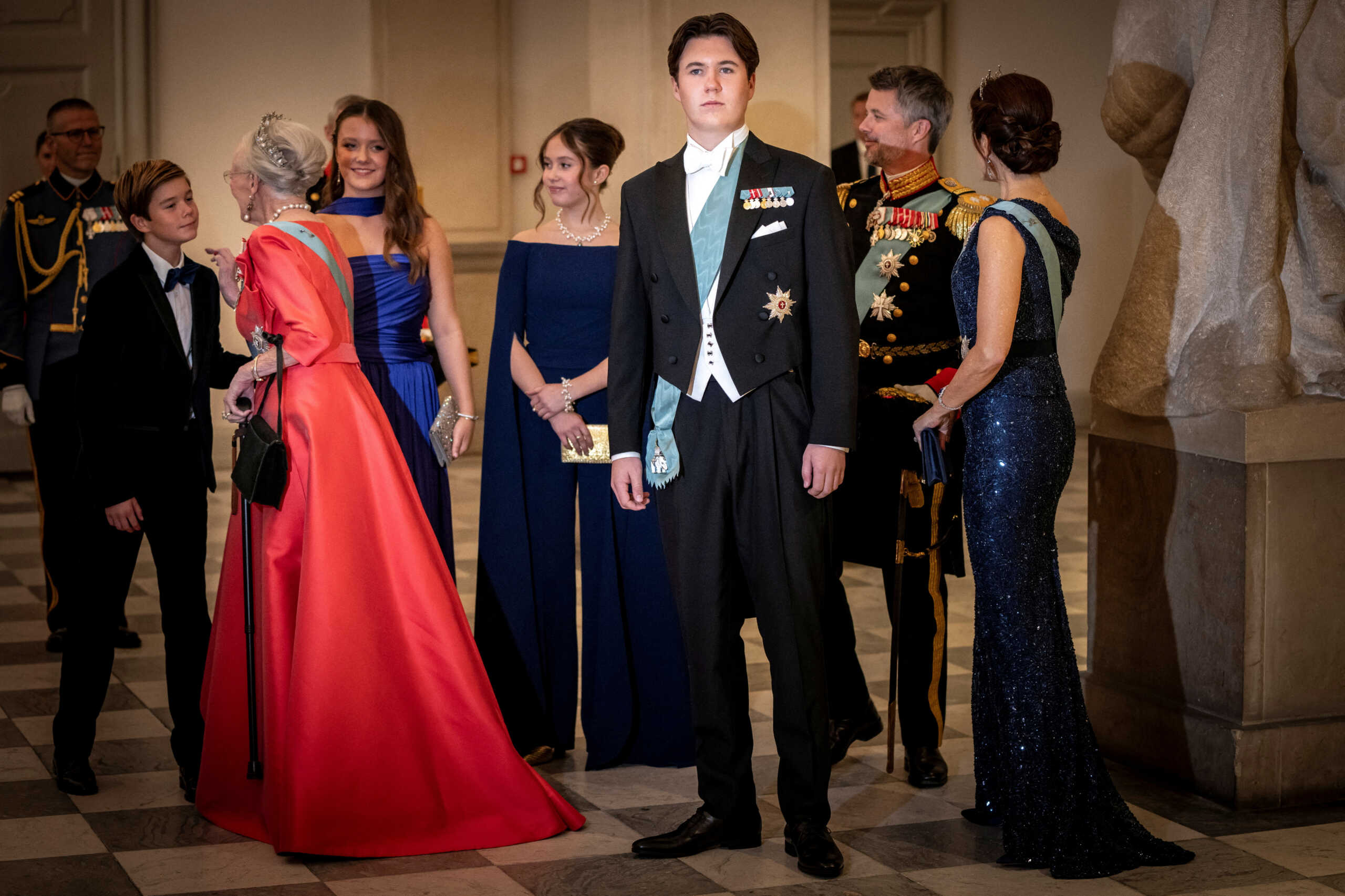 Η σύγχρονη Σταχτοπούτα της Δανίας πήγε σε γκαλά για τον πρίγκιπα και ξέχασε το γοβάκι της στο παλάτι