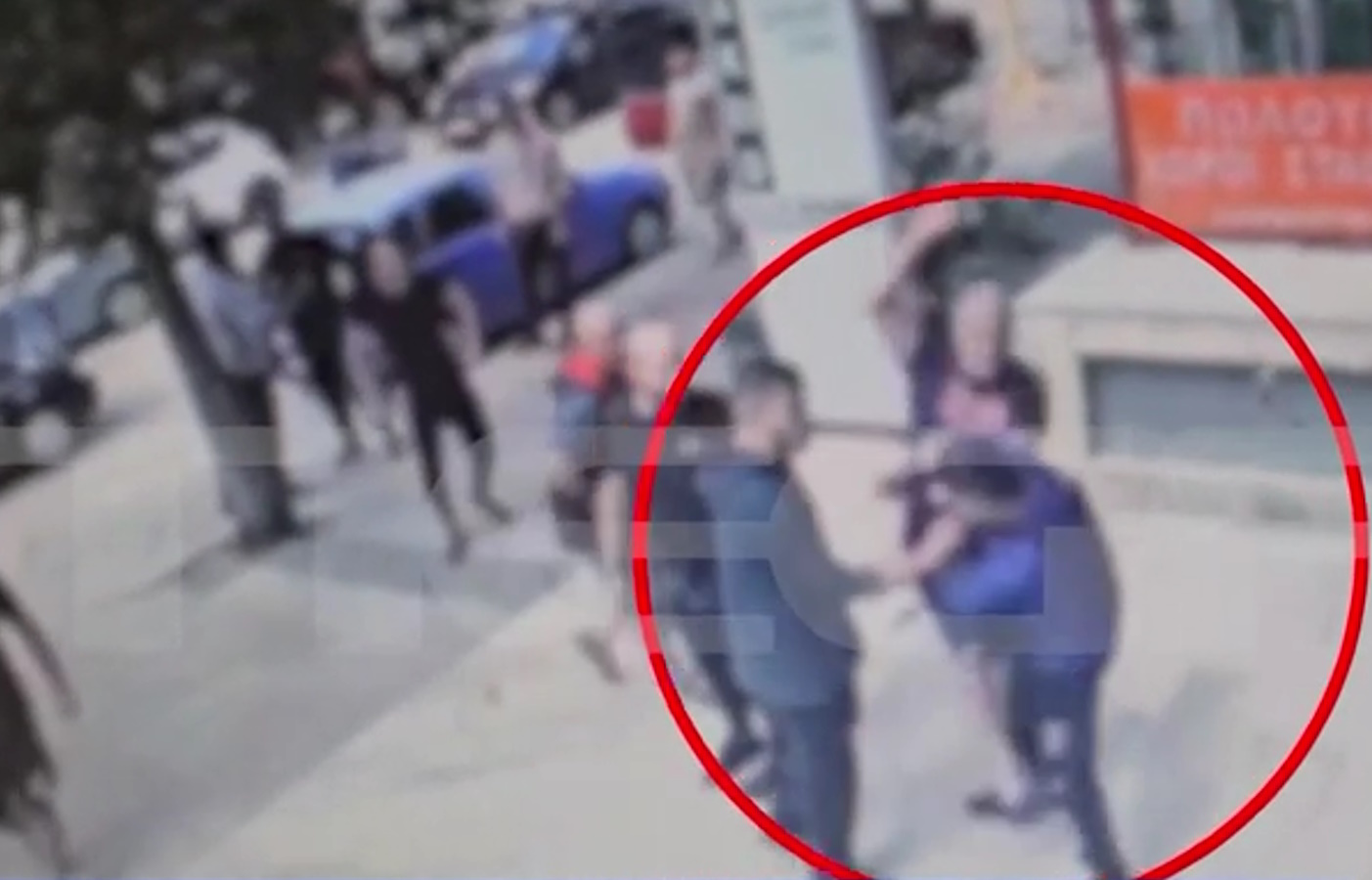 Λαμία: Βίντεο ντοκουμέντο με την επίθεση πατέρα σε 16χρονους που απείλησαν και χτύπησαν τον γιο του