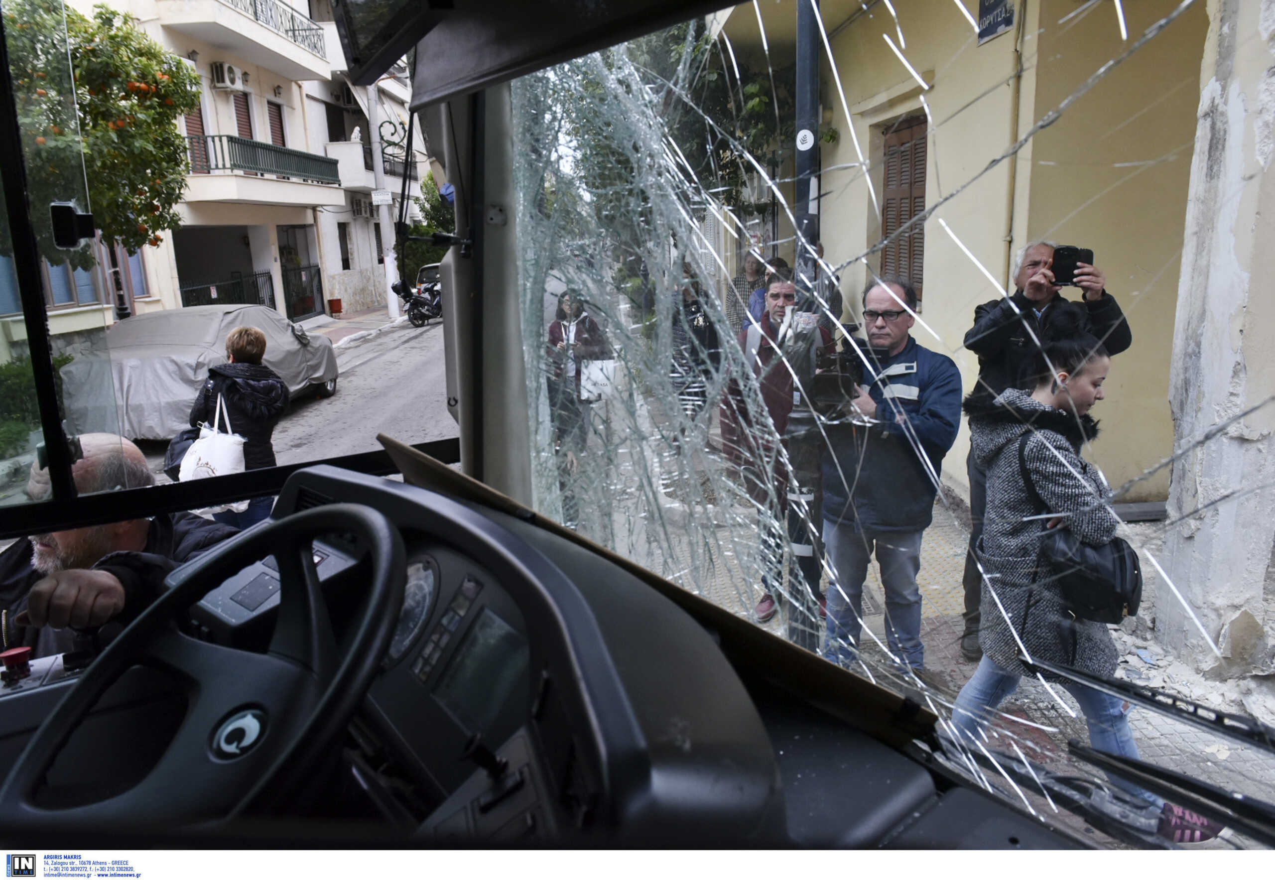 Κρήτη: Επιθέσεις ανεγκέφαλων με πέτρες σε λεωφορεία – Τρόμος στο Ηράκλειο