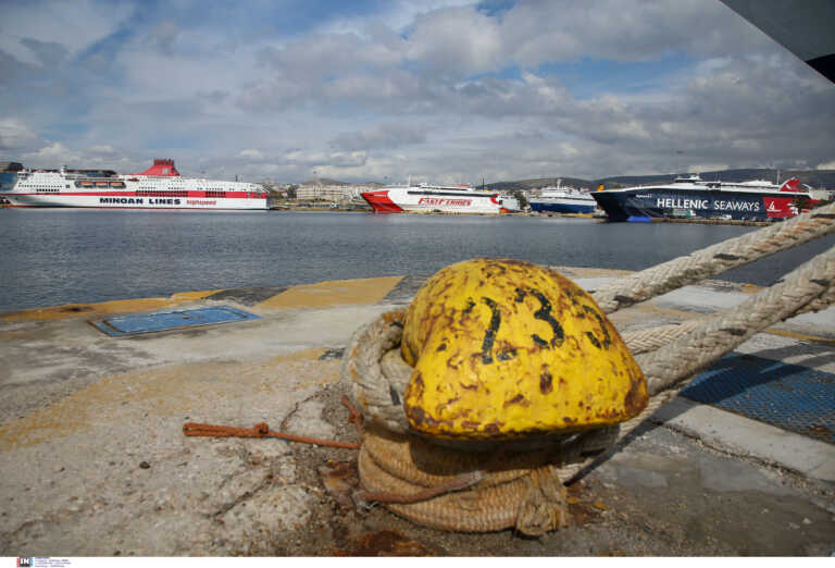 Περιπέτεια για 985 επιβάτες κρουαζιερόπλοιου στον Πειραιά - Παρουσίασε βλάβη στη μηχανή του