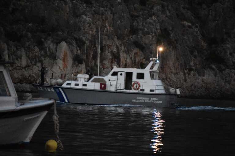 Φωτιά σε θαλαμηγό με 22 επιβαίνοντες έξω από τα Κουφονήσια