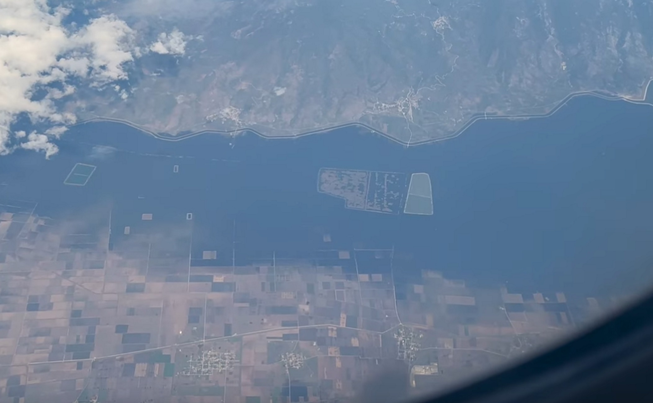 Λίμνη Κάρλα: Δείτε το πριν και το μετά της κακοκαιρίας σε ένα βίντεο από τα 35.000 πόδια