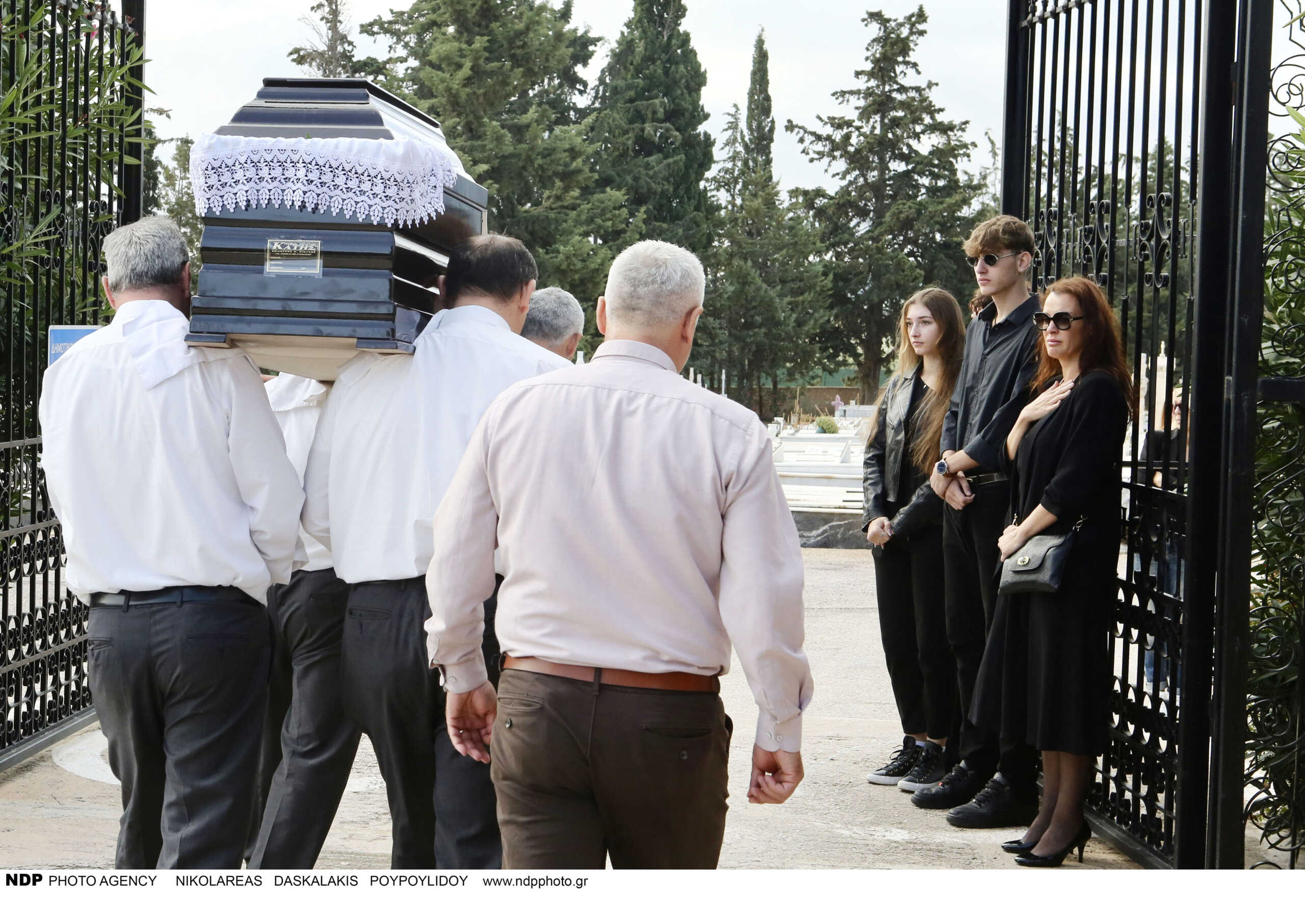 Αίας Μανθόπουλος: Στην Παιανία η κηδεία του – Τραγικές φιγούρες τα παιδιά του