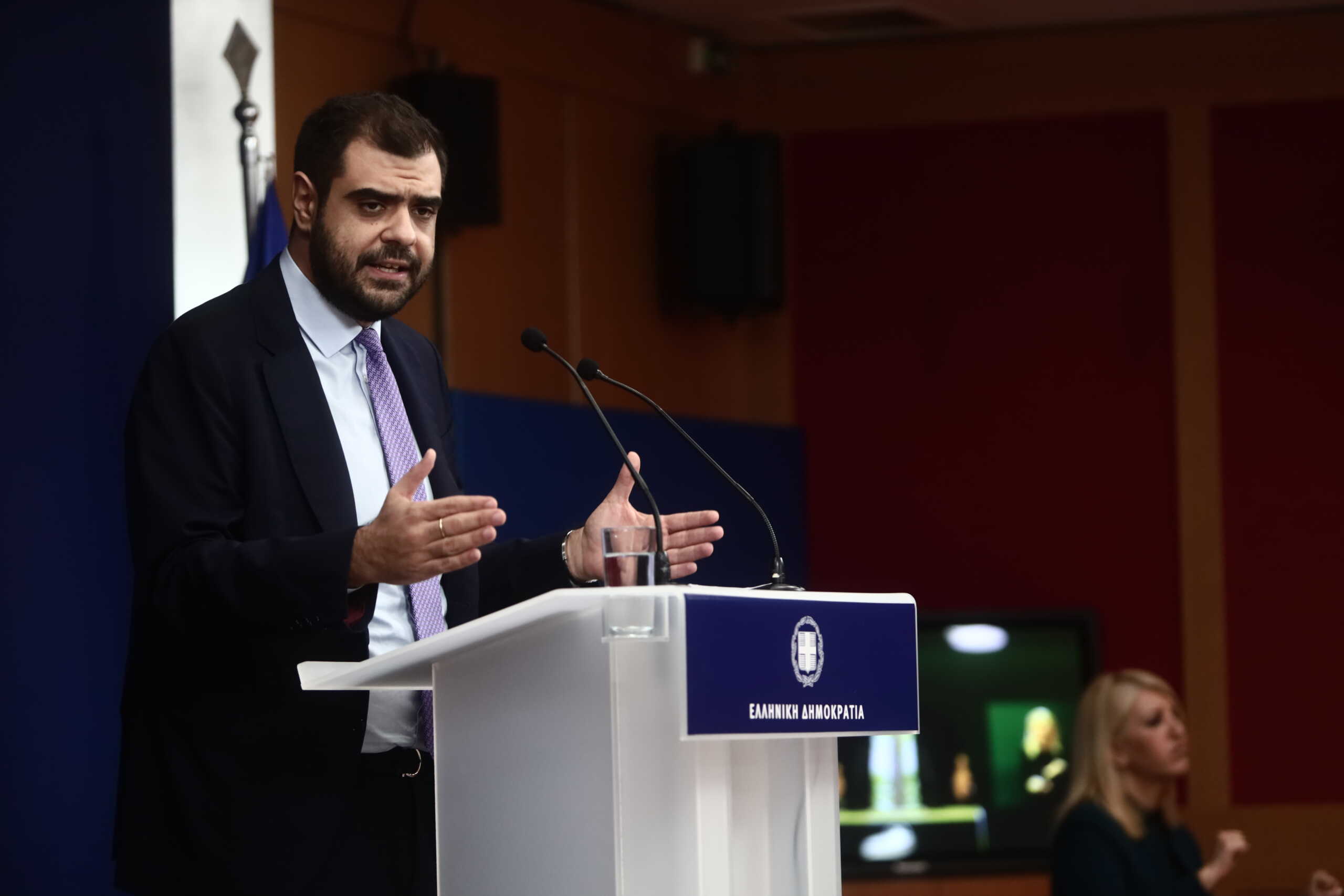 Ενημέρωση των πολιτικών συντακτών και των ανταποκριτών ξένου Τύπου από τον Κυβερνητικό Εκπρόσωπο Παύλο Μαρινάκη, Δευτέρα 23 Οκτωβρίου 2023. 
(ΚΩΣΤΑΣ ΤΖΟΥΜΑΣ