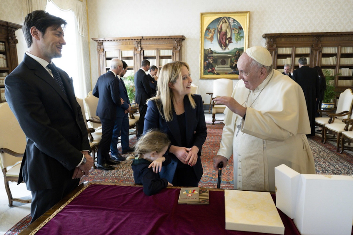 epa10397970 A handout picture provided by the Vatican Media shows Pope Francis (R) receiving Italian Prime Minister Giorgia Meloni (C), Andrea Giambruno (L) and their daughter Ginevra during a meeting at the Vatican City, 10 January 2023.  EPA