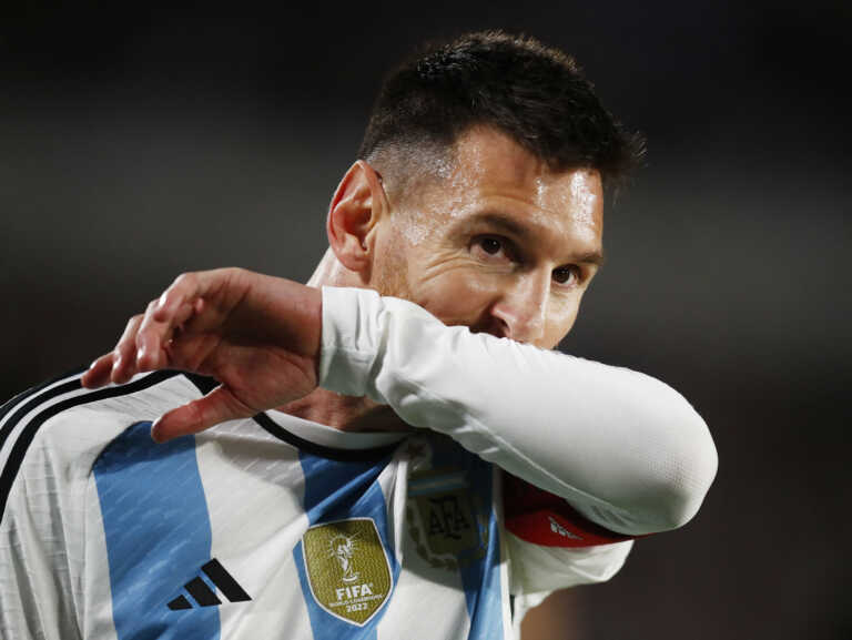Παίκτης της Παραγουάης έφτυσε τον Λιονέλ Μέσι: «Δεν ξέρω καν ποιος είναι» απάντησε ο Αργεντινός