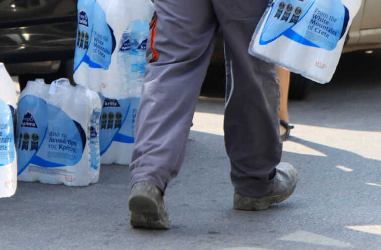 «Έξυπνοι» στην Θεσσαλία υπερχρέωναν τα μπουκάλια νερού - 20.000 ευρώ πρόστιμα