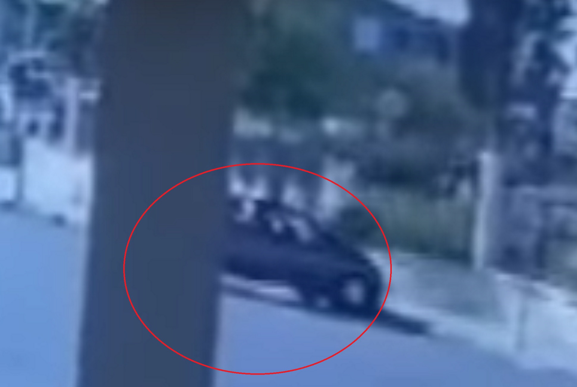 Μεσολόγγι: Βίντεο με αυτοκίνητο να γκρεμίζει με την όπισθεν την περίφραξη του νοσοκομείου