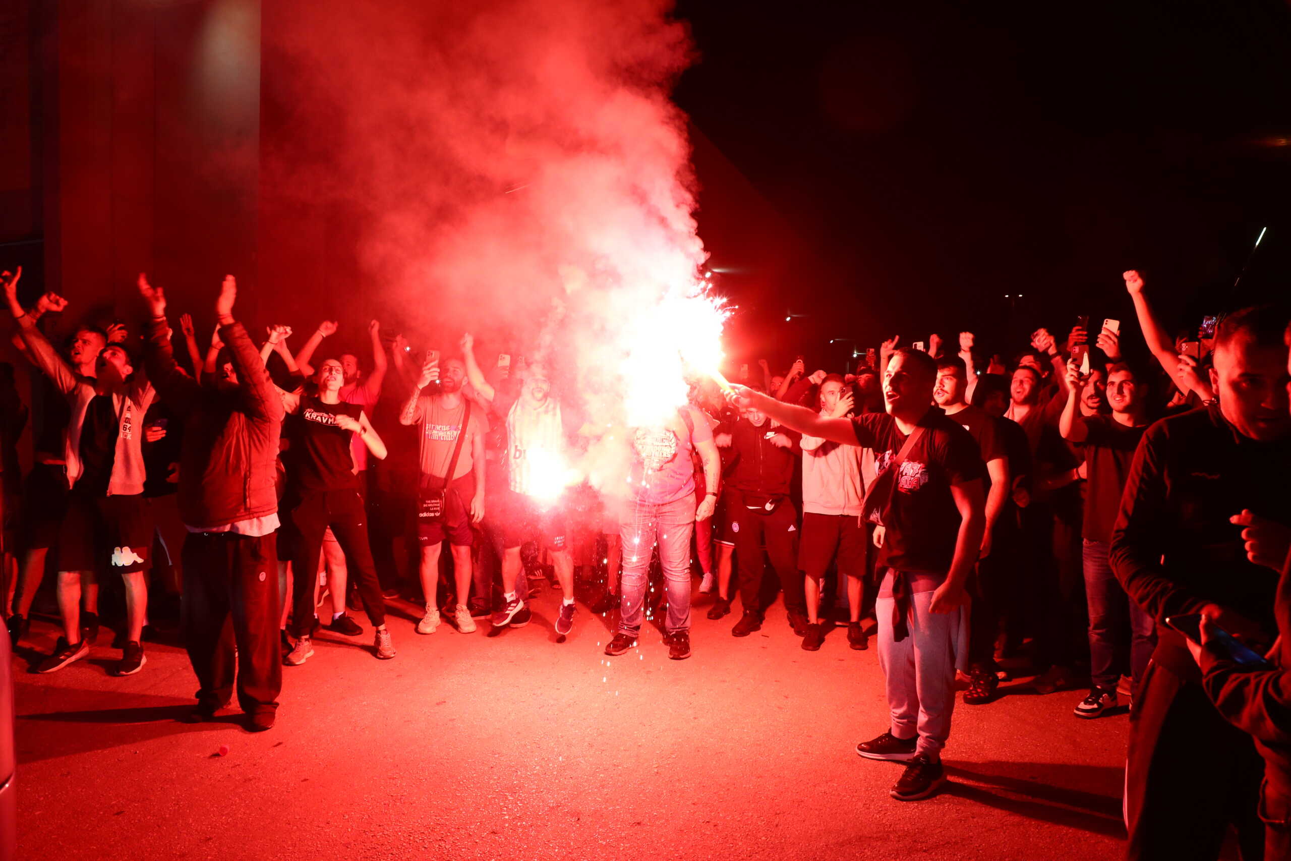 Παναθηναϊκός – Ολυμπιακός: Υποδοχή της ομάδας του Μπαρτζώκα στο ΣΕΦ μετά τη νίκη στη Euroleague