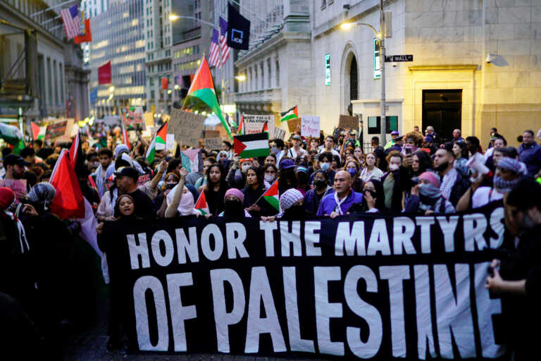 Μαζικές συλλήψεις στη Νέα Υόρκη σε διαδήλωση εβραϊκού κινήματος κατά των ισραηλινών βομβαρδισμών στη Γάζα