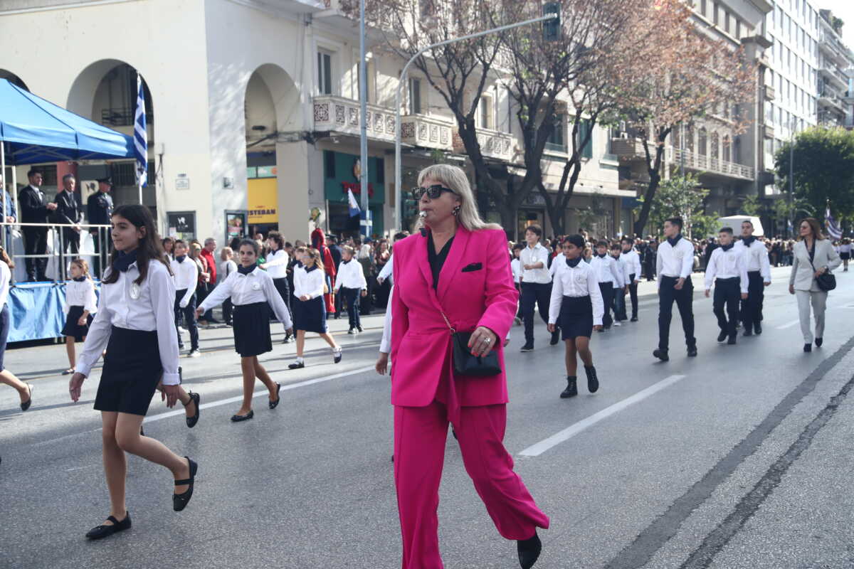 Μαθητική παρέλαση για την εθνική επέτειο της 28ης Οκτωβρίου 1940 στην Θεσσαλονίκη, Παρασκευή 27 Οκτωβρίου 2023. 
(ΒΑΣΙΛΗΣ ΒΕΡΒΕΡΙΔΗΣ