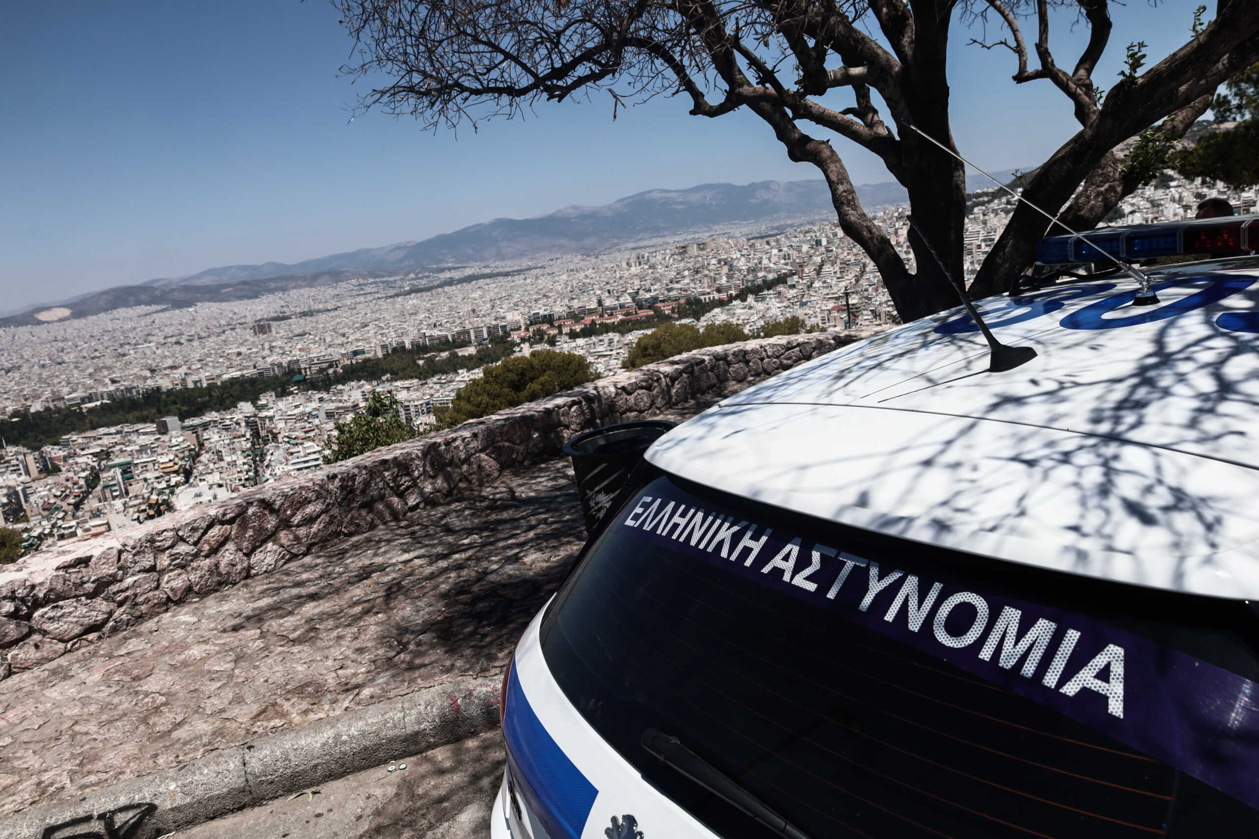 Στιγμιότυπο της Αθήνας από τον λόφο του Λυκαβηττού, Δευτέρα 17 Ιουλίου 2023.
(ΚΩΣΤΑΣ ΤΖΟΥΜΑΣ