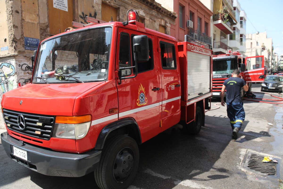 Φωτιά σε διαμέρισμα στη Γλυφάδα – Βρέθηκε απανθρακωμένη μια ηλικιωμένη γυναίκα