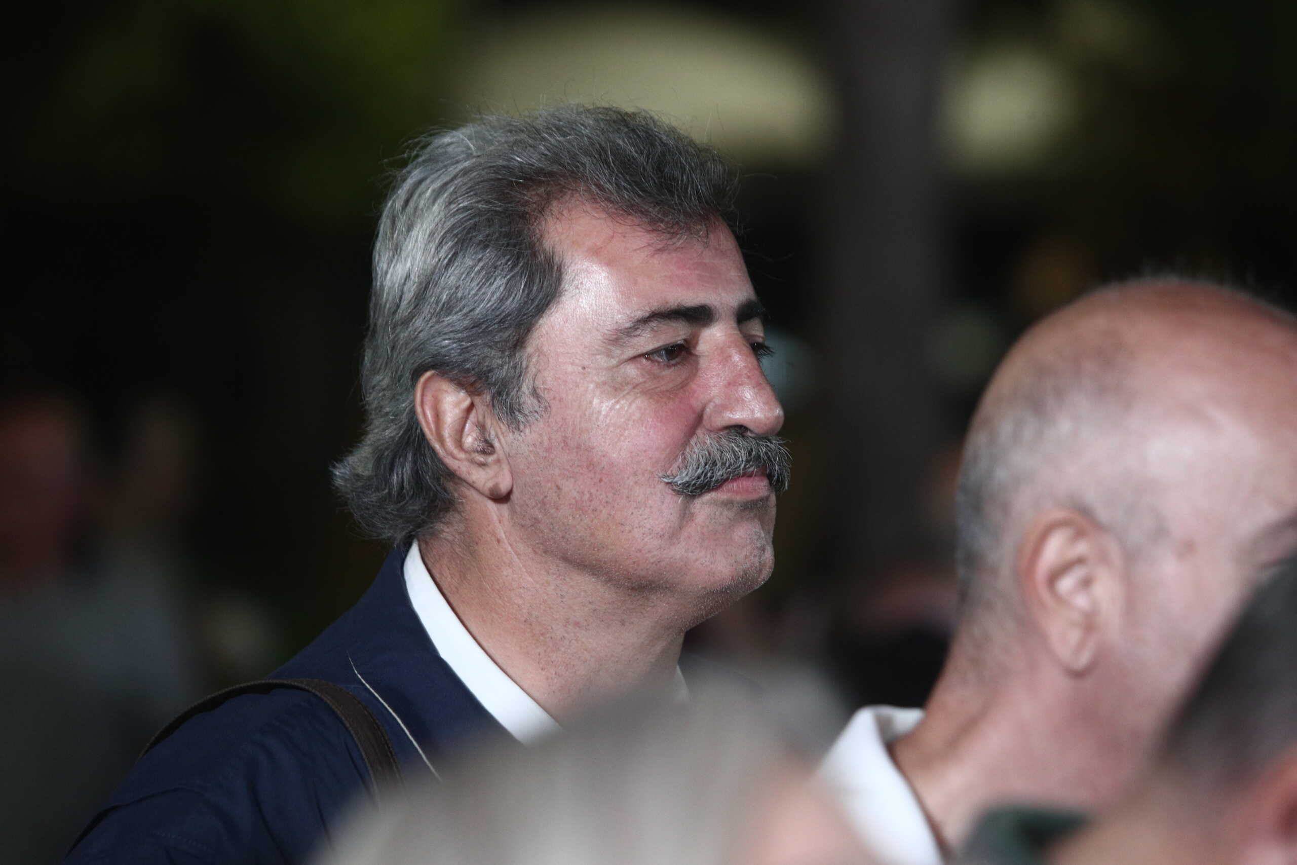 Ο πρόεδρος του ΣΥΡΙΖΑ-Προοδευτική Συμμαχία Στέφανος Κασσελάκης στην Πλατεία Λαού στο Κερατσίνι όπου συνομιλεί με πολίτες. Πέμπτη 12 Οκτωβρίου 2023  (ΣΩΤΗΡΗΣ ΔΗΜΗΤΡΟΠΟΥΛΟΣ