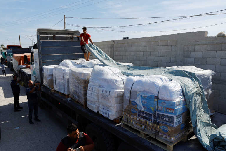 Μόλις 62 φορτηγά με ανθρωπιστική βοήθεια εισήλθαν στη Γάζα το τελευταίο 4ημερο