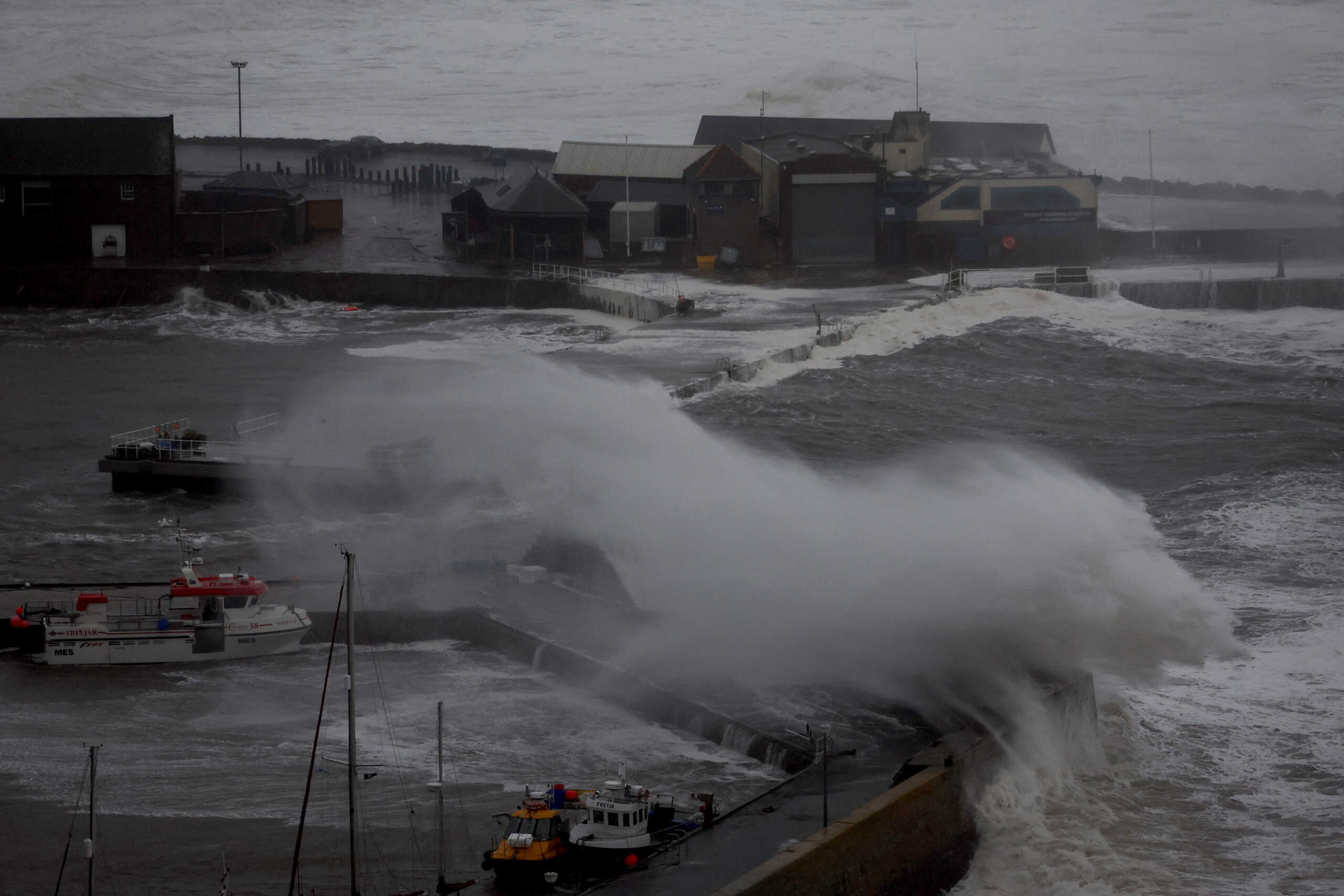 Σκωτία: Σαρώνει τη χώρα η καταιγίδα Babet – Τεράστιες καταστροφές και αναφορές για μια νεκρή