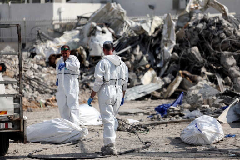 Η Χεζμπολάχ ανέλαβε την ευθύνη για τις ρουκέτες - «Απάντηση» Ισραήλ με βομβαρδισμούς στο Λίβανο - Ώρα μηδέν για τη χερσαία επέμβαση στη Γάζα