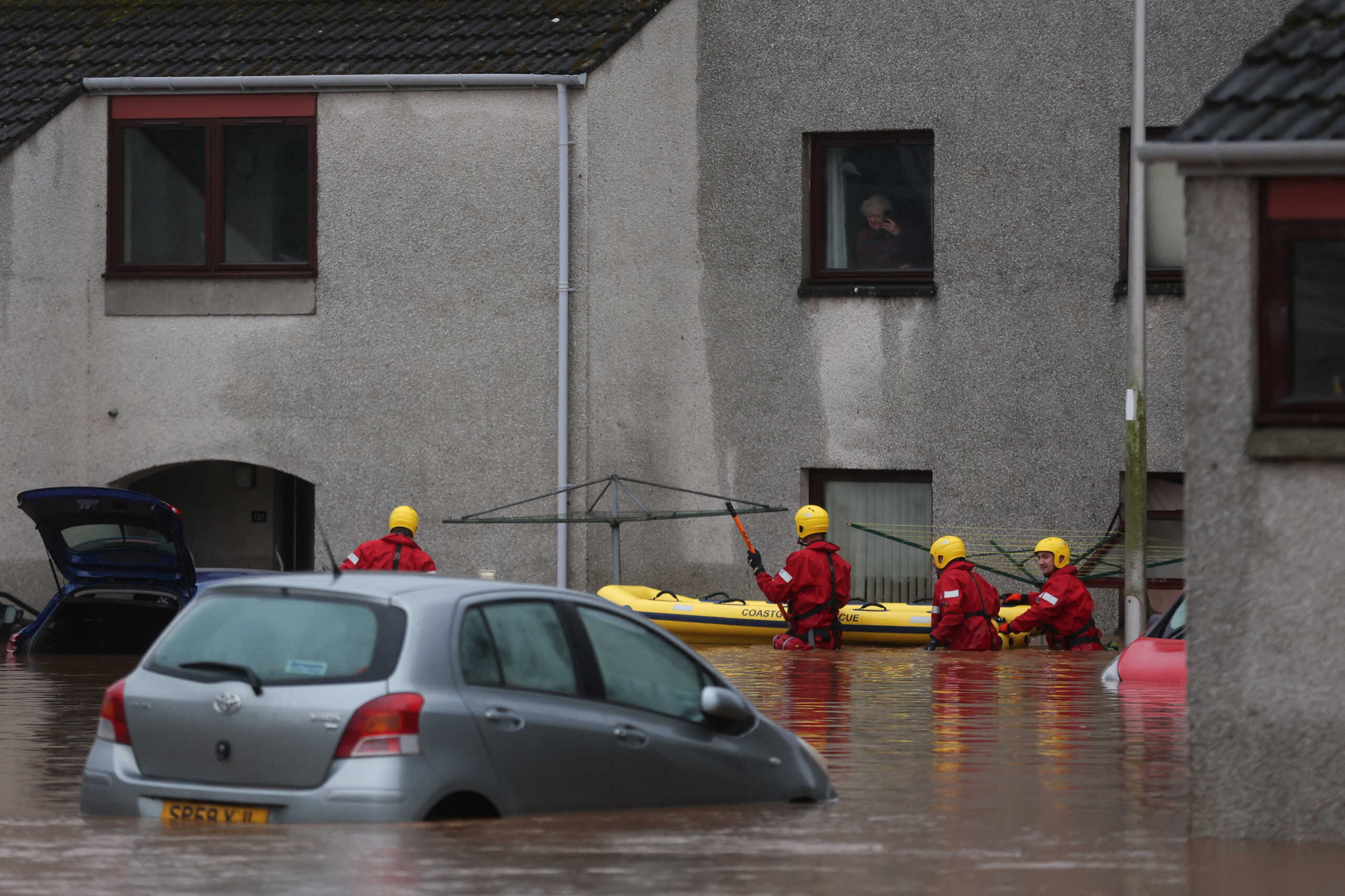 Σκωτία: Παραμένει σε «κόκκινο συναγερμό» για την καταιγίδα Μπαμπέτ – Δύο νεκροί, μεγάλες πλημμύρες