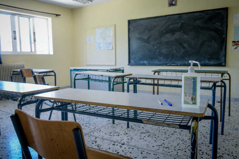 Τρόμος σε σχολείο των Τρικάλων - 12χρονος μαθητής έβγαλε μαχαίρι και απείλησε καθηγητή και συμμαθητές