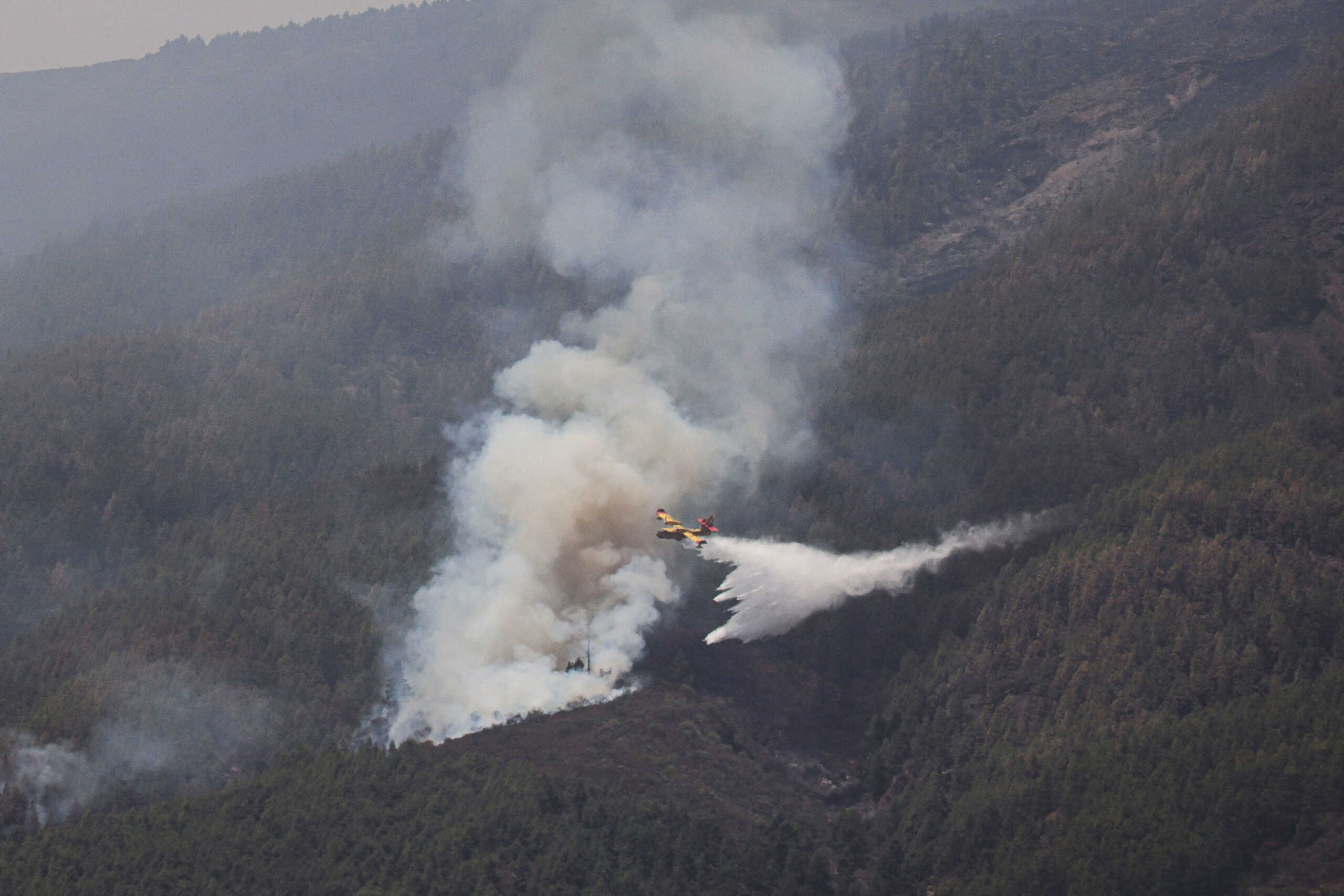 FILE PHOTO: A firefighter plane discharges water over Guimar, as wildfires rage out of control on the island of Tenerife, Canary Islands, Spain August 22, 2023. REUTERS