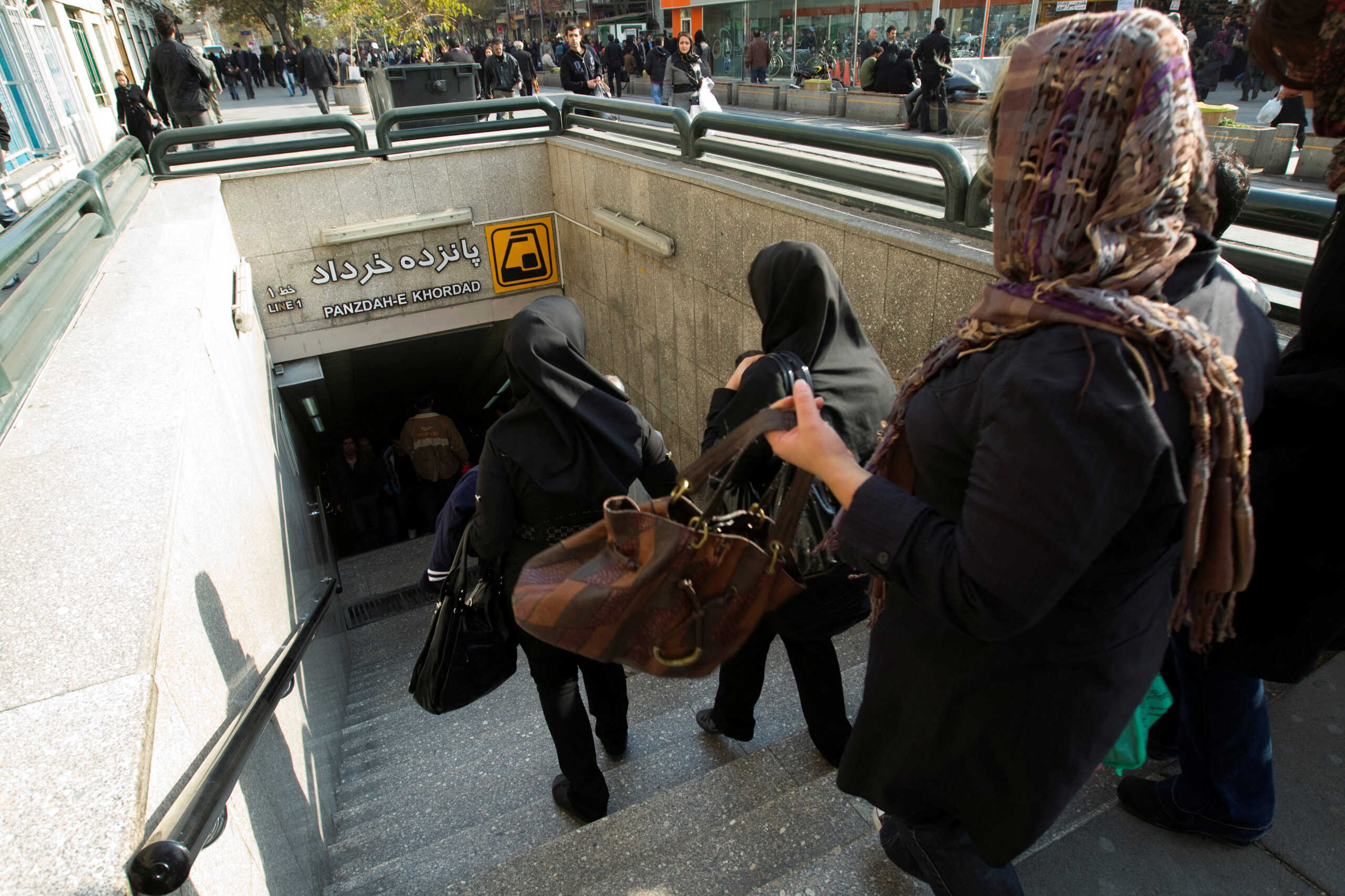 FILE PHOTO: Passengers enter a metro station at the bazaar in Tehran December 8, 2010. REUTERS