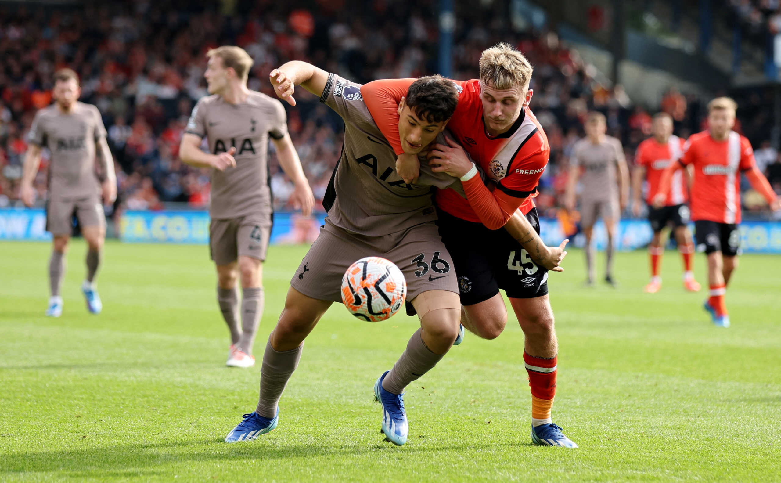 Soccer Football - Premier League - Luton Town v Tottenham Hotspur - Kenilworth Road, Luton, Britain - October 7, 2023 Tottenham Hotspur's Alejo Veliz in action with Luton Town's Alfie Doughty REUTERS