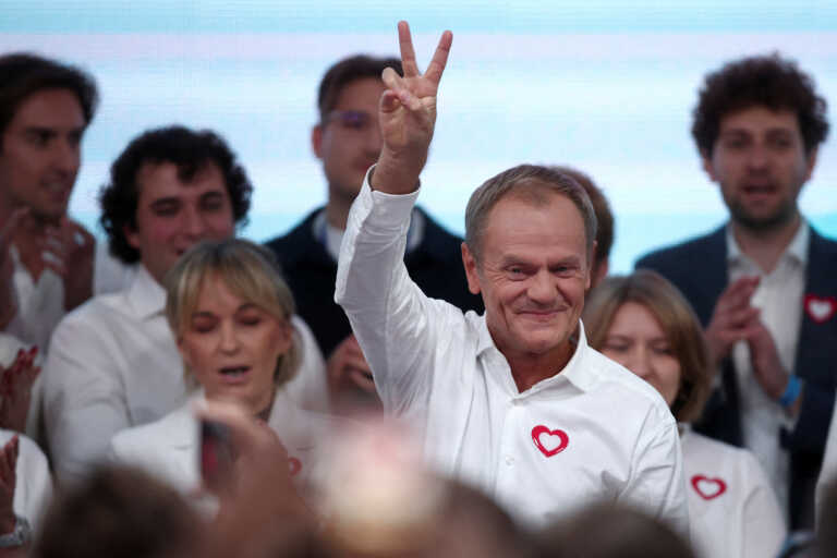 Νίκη Τουσκ στην Πολωνία δείχνουν τα exit poll, χάνει την εξουσία το εθνικιστικό PiS