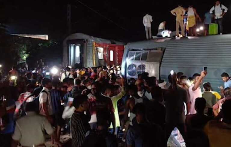 Τουλάχιστον 4 νεκροί και 100 τραυματίες από εκτροχιασμό τρένου στην ανατολική Ινδία